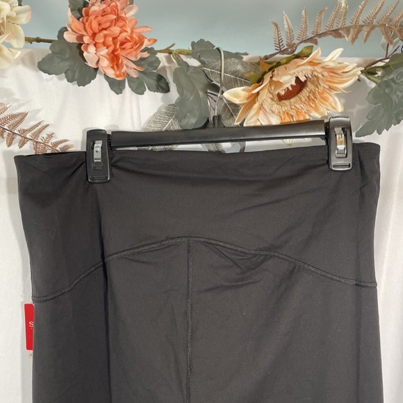 NWT‎ $78 Spanx [ PLUS 1X ] Active Knee-Length Leggings in BLACK - Picture 11 of 13
